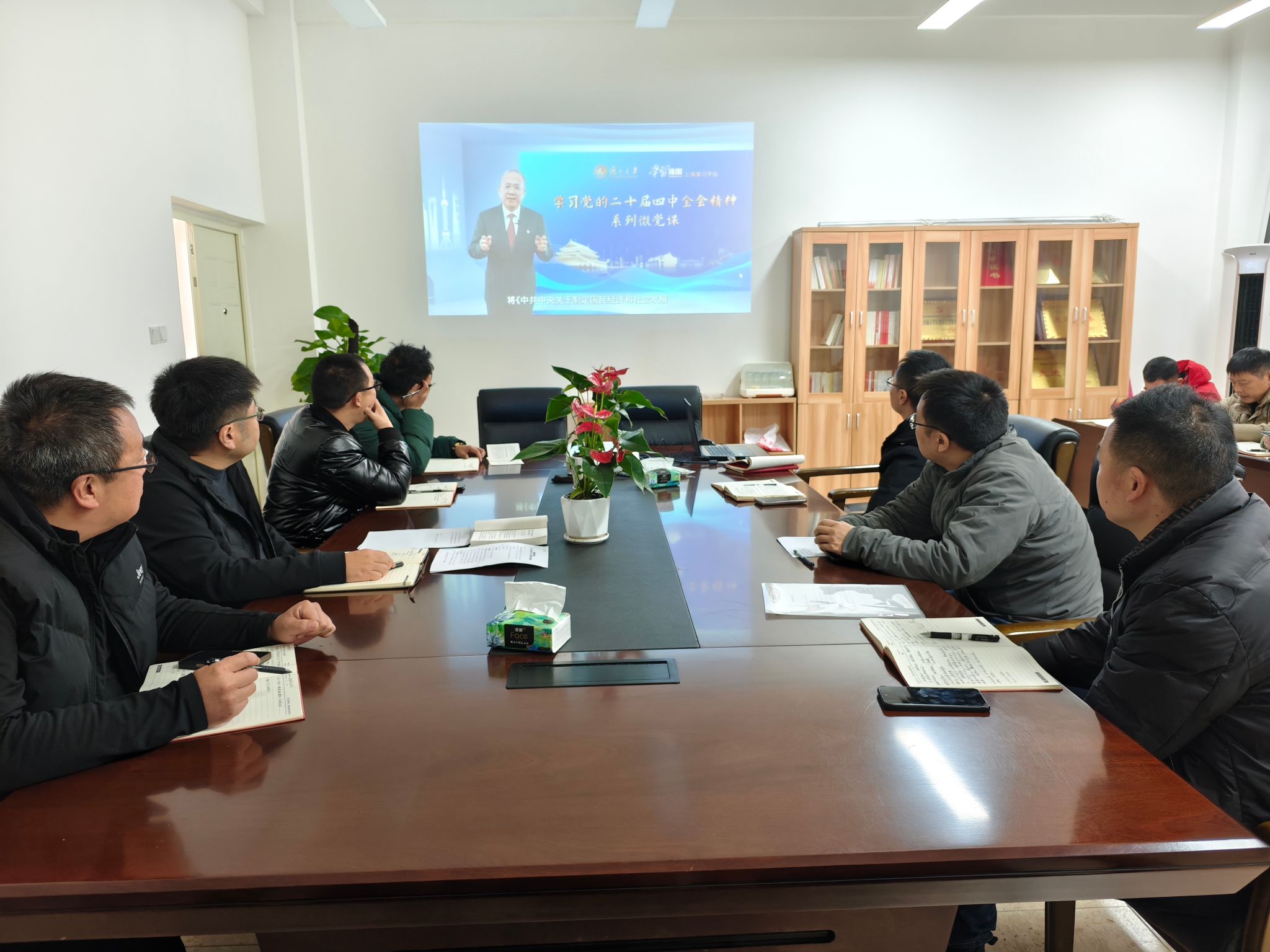 4c3f7cc873852977bb5e3254581f12b8